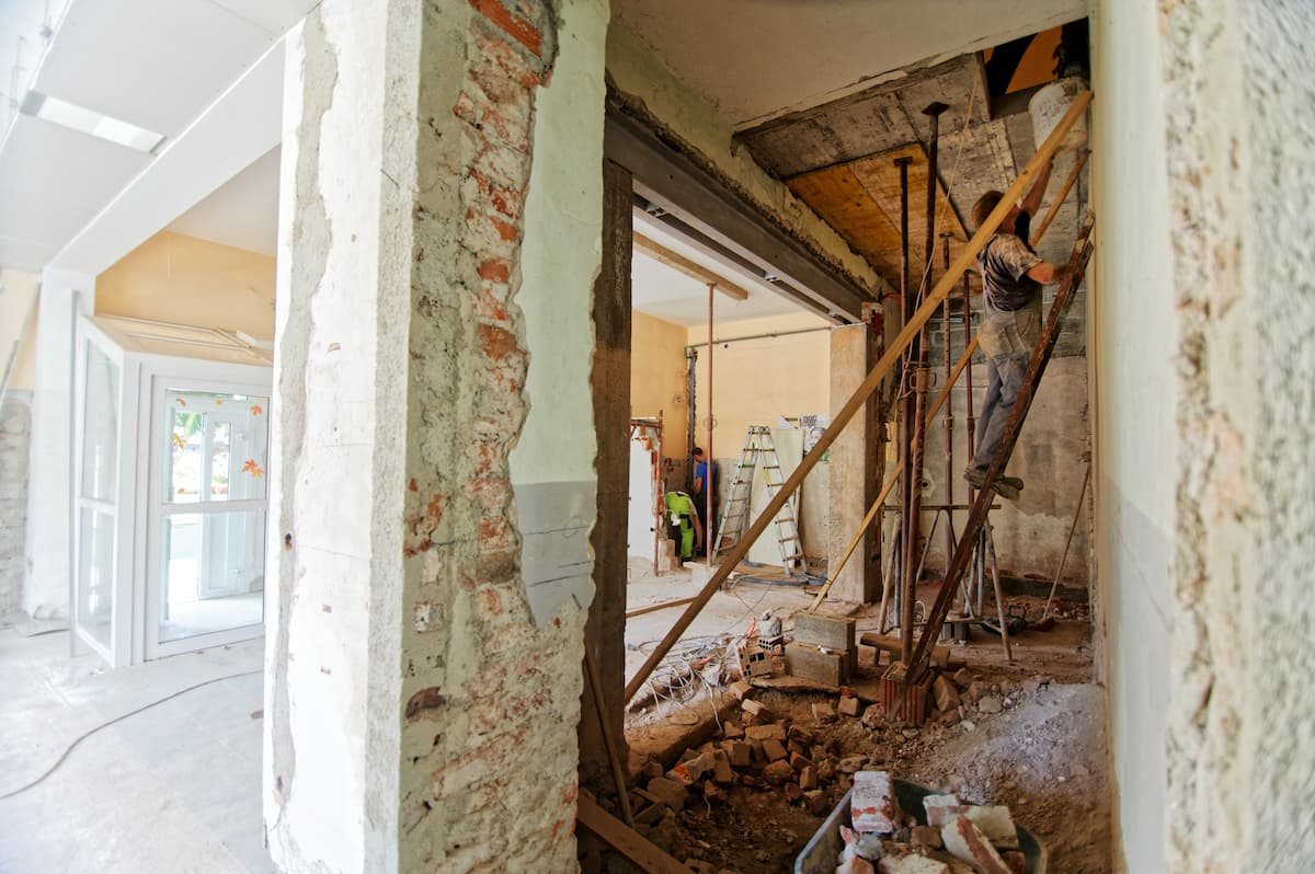 Tips for Reforming and Renovating Environments. Photo by Milivoj Kuhar on Unsplash.