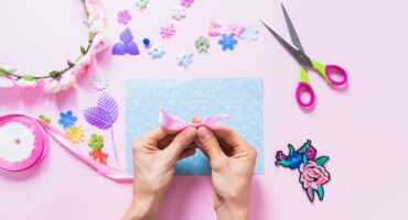 Cómo hacer tarjetas creativas y personalizadas para el Día de la Madre. Imagen de Freepik.