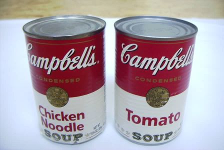 Feige. 1 - Andy Warhol, Campbell's Suppendosen. Fotos: Maxime, CC BY-SA 3.0, über Wikimedia Commons.