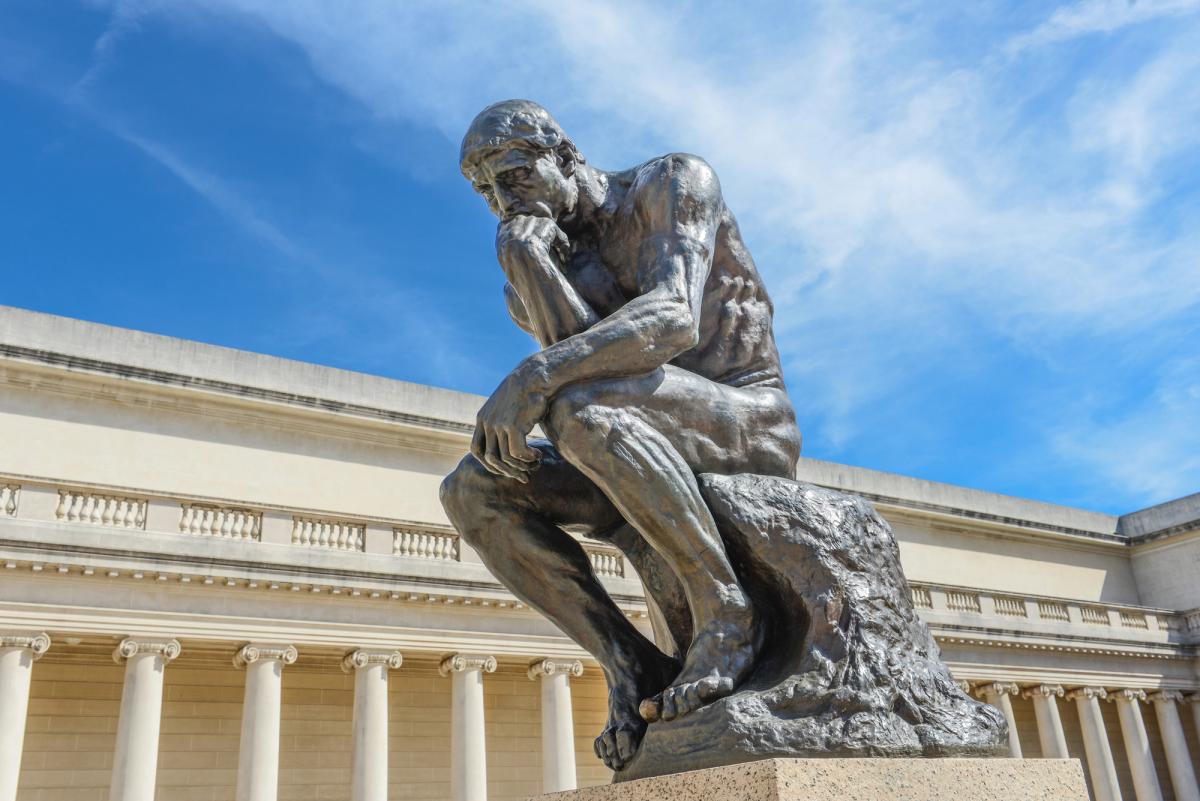 Rodin il pensatore: L'opera e il significato dietro la scultura. Foto: br.depositphotos.com.