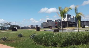 Amilcar de Castro a Praça Burle Marx. Foto: Marilia Panitz.